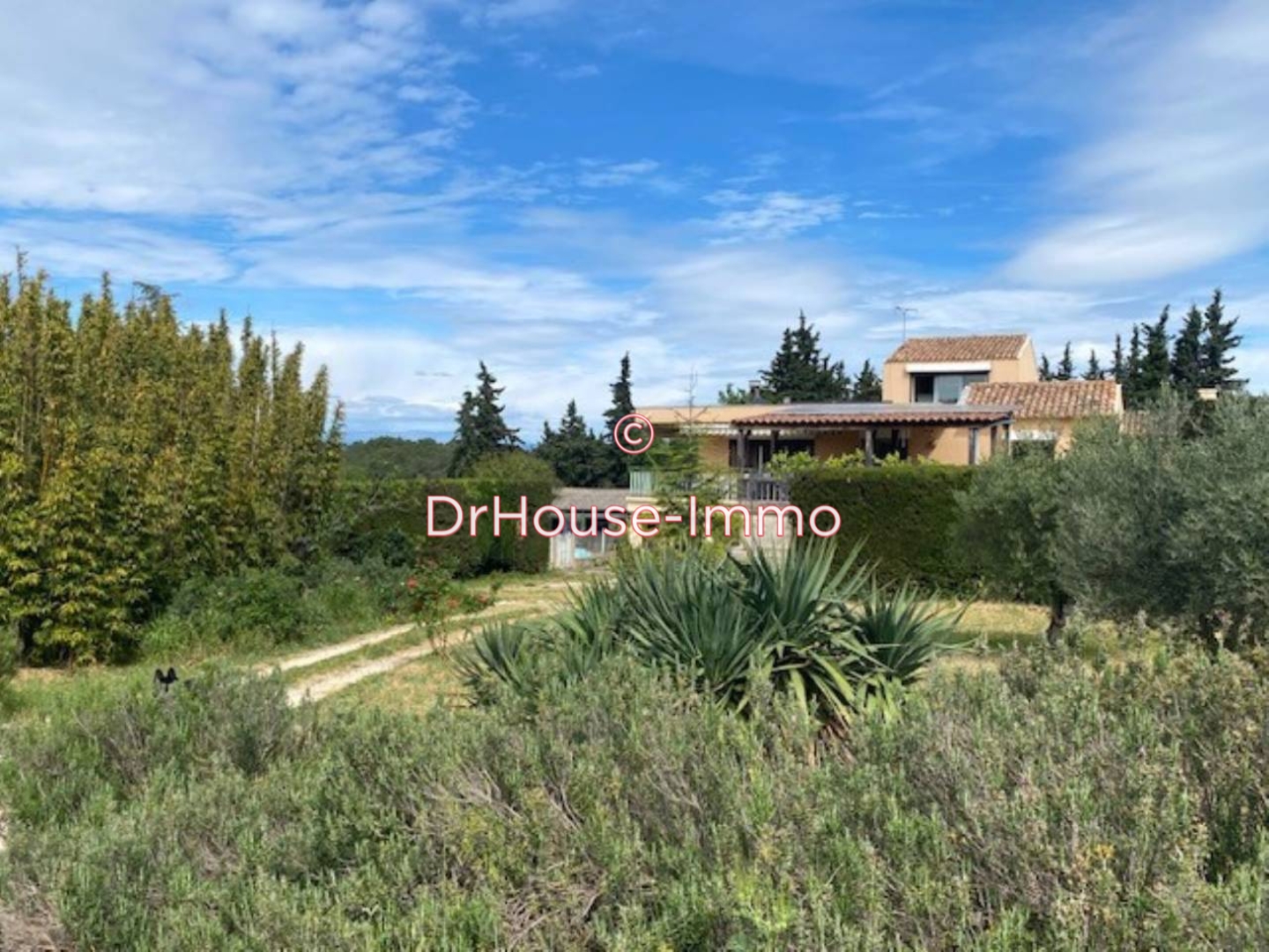Maison 12 pièces de 327 m² - Uzès (30700)