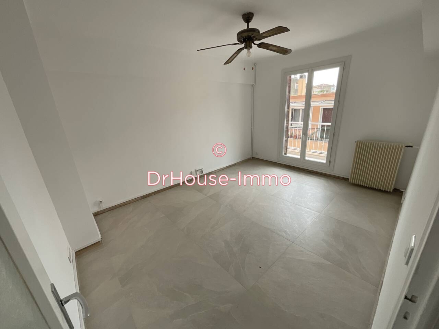 Appartement 2 pièces de 44 m² - Menton (06500)