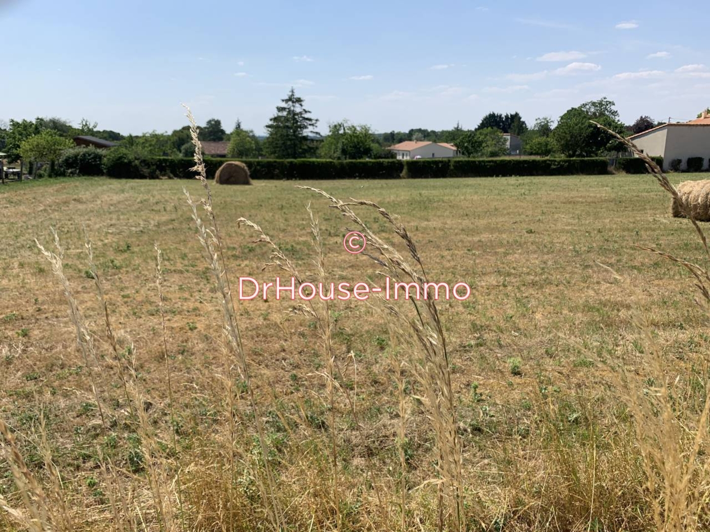 Terrain de 989 m² - Brie (16590)