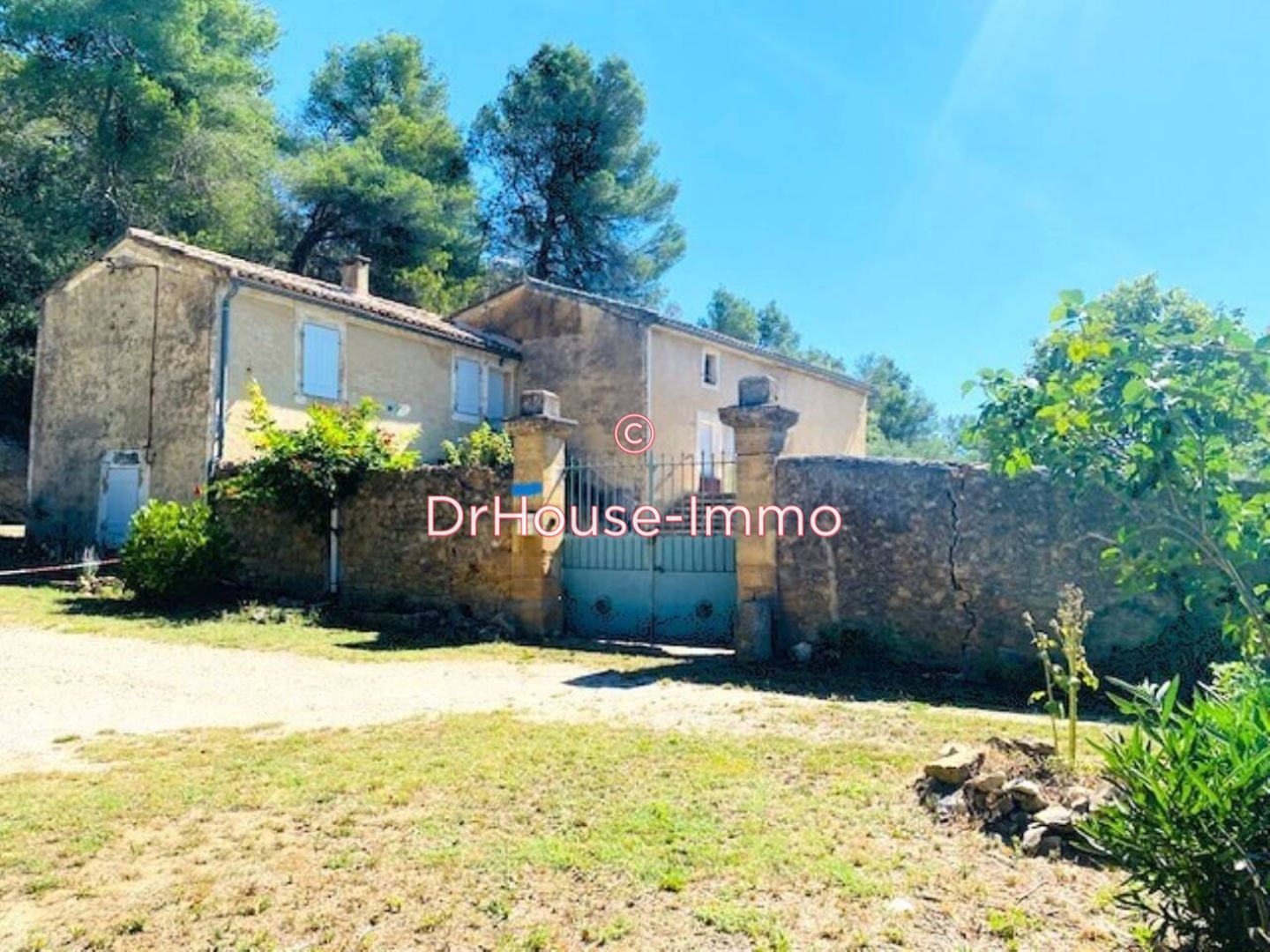 Maison 8 pièces de 220 m² - Uzès (30700)