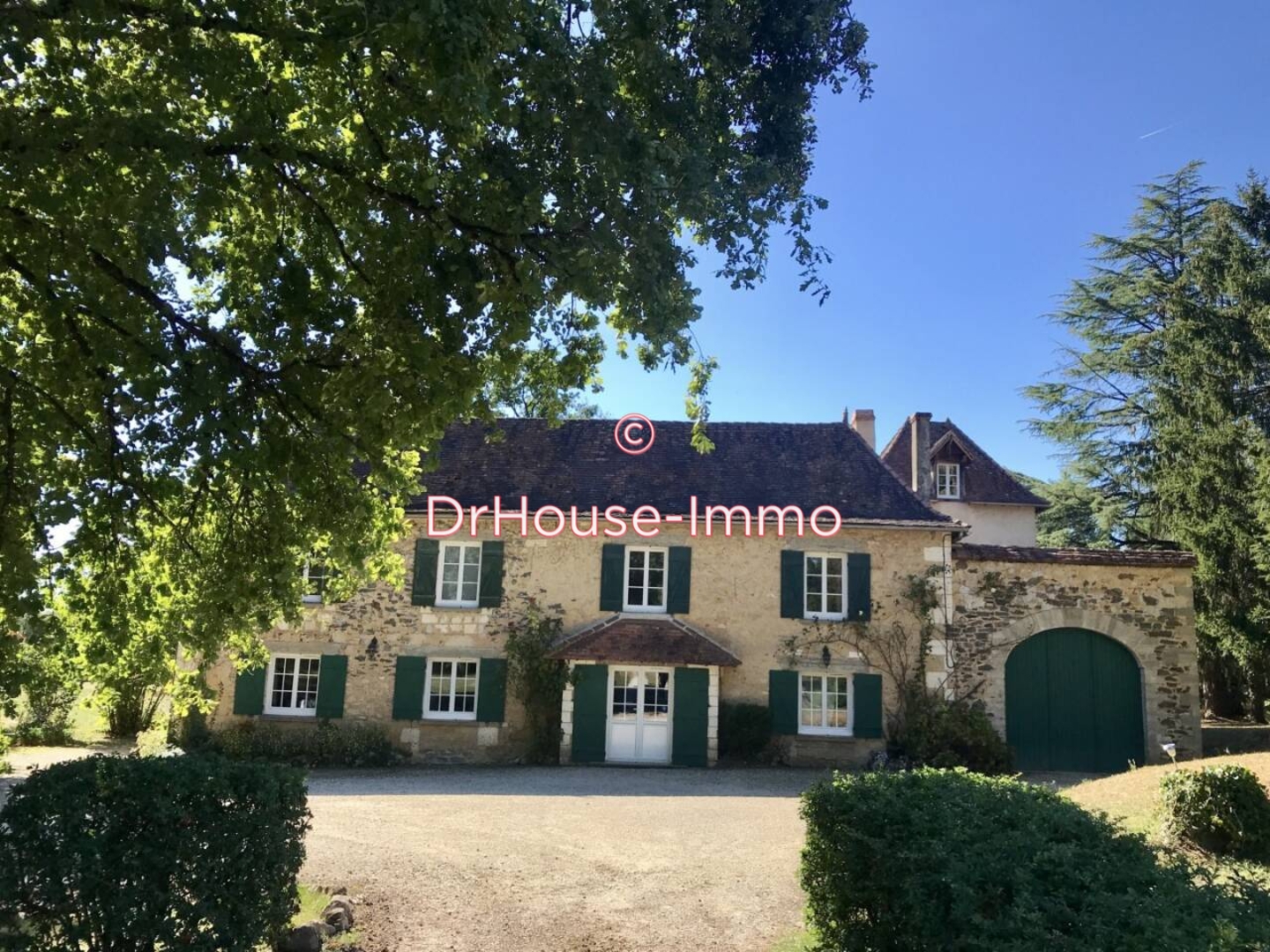 Maison 12 pièces de 341 m² - Thiviers (24800)