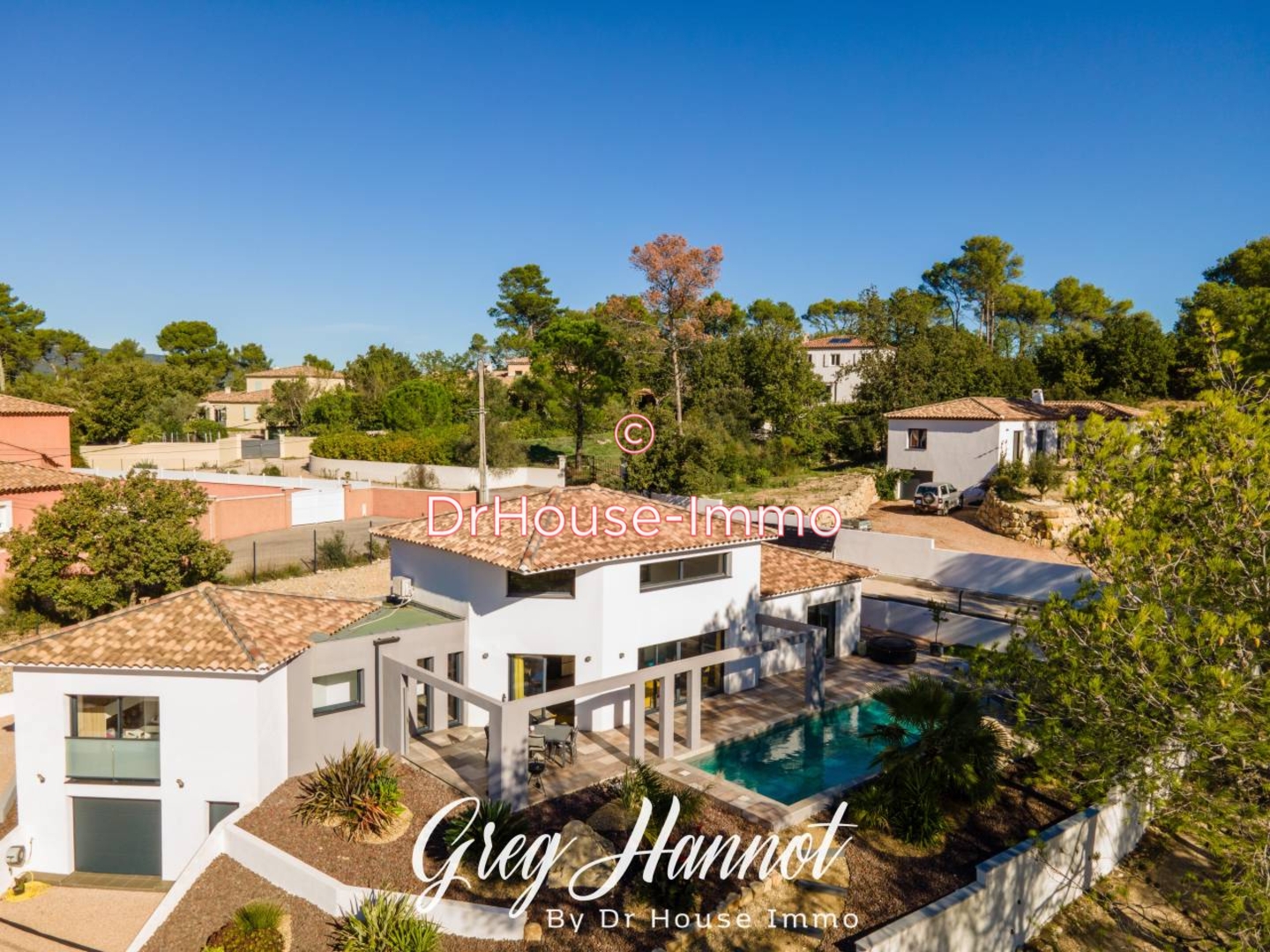 Maison 5 pièces de 140 m² - Rocbaron (83136)