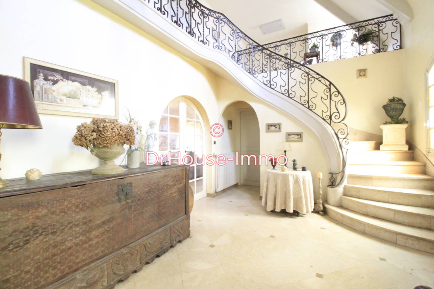 Maison 10 pièces de 320 m² - Le Neubourg (27110)