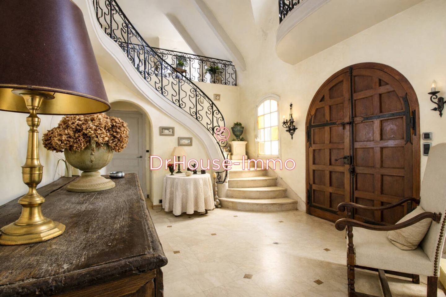 Maison 10 pièces de 320 m² - Le Neubourg (27110)