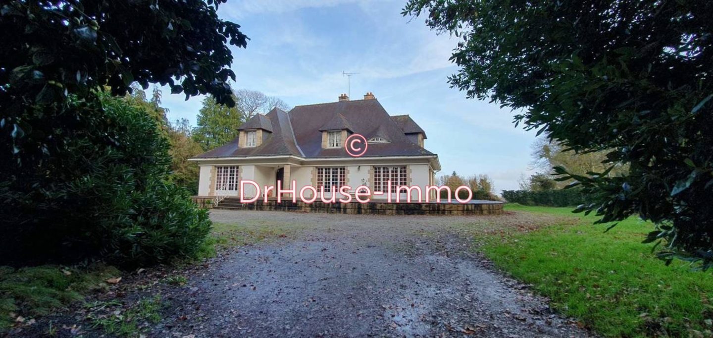 Maison 8 pièces de 230 m² - Pontivy (56300)