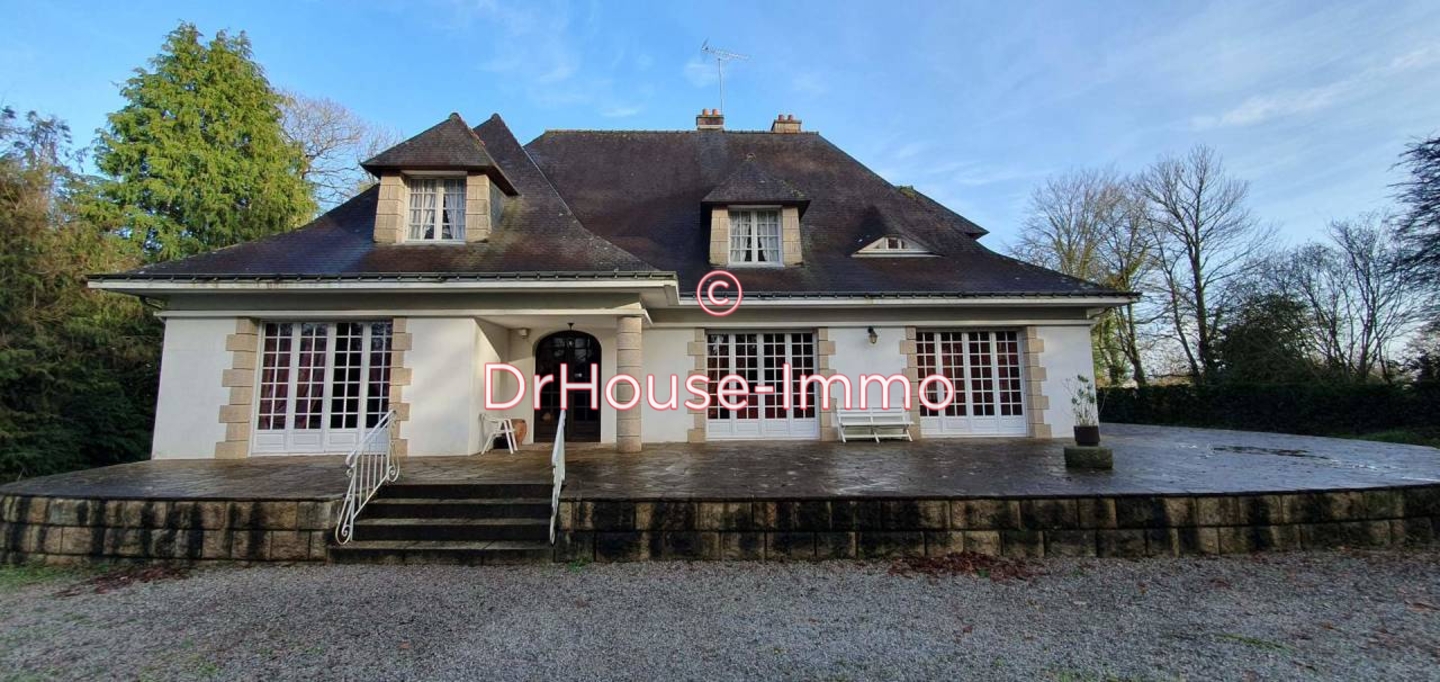 Maison 8 pièces de 230 m² - Pontivy (56300)