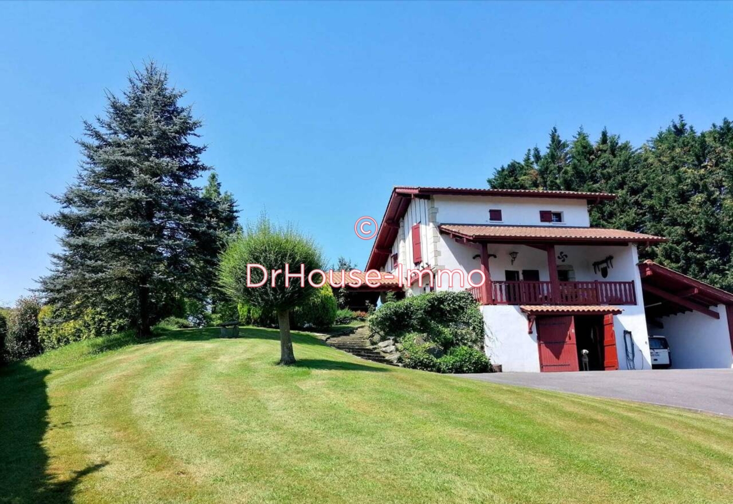 Maison 4 pièces de 181 m² - Urrugne (64122)