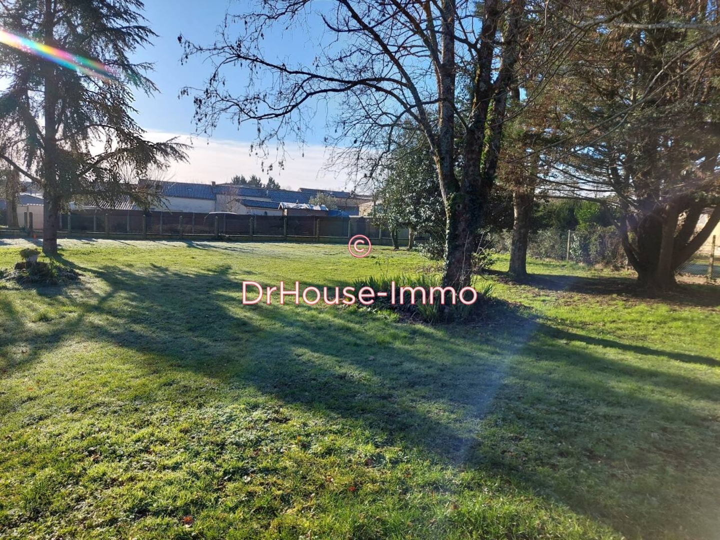 Terrain de 696 m² - Pisany (17600)