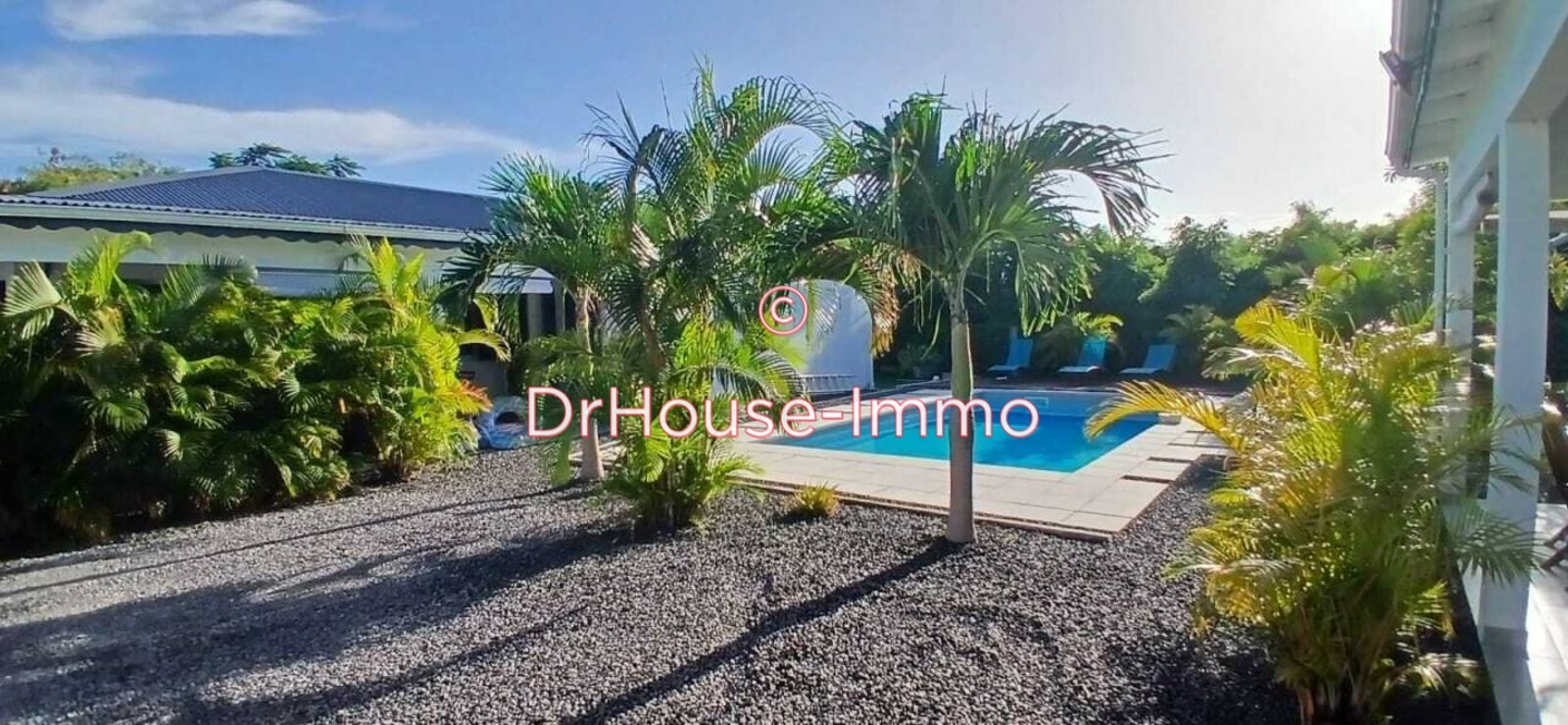 Maison 11 pièces de 200 m² - Saint-François (97118)