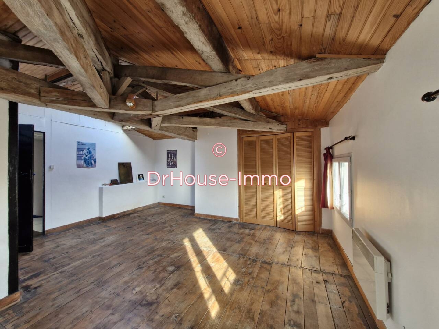 Maison 10 pièces de 290 m² - Niort (79000)