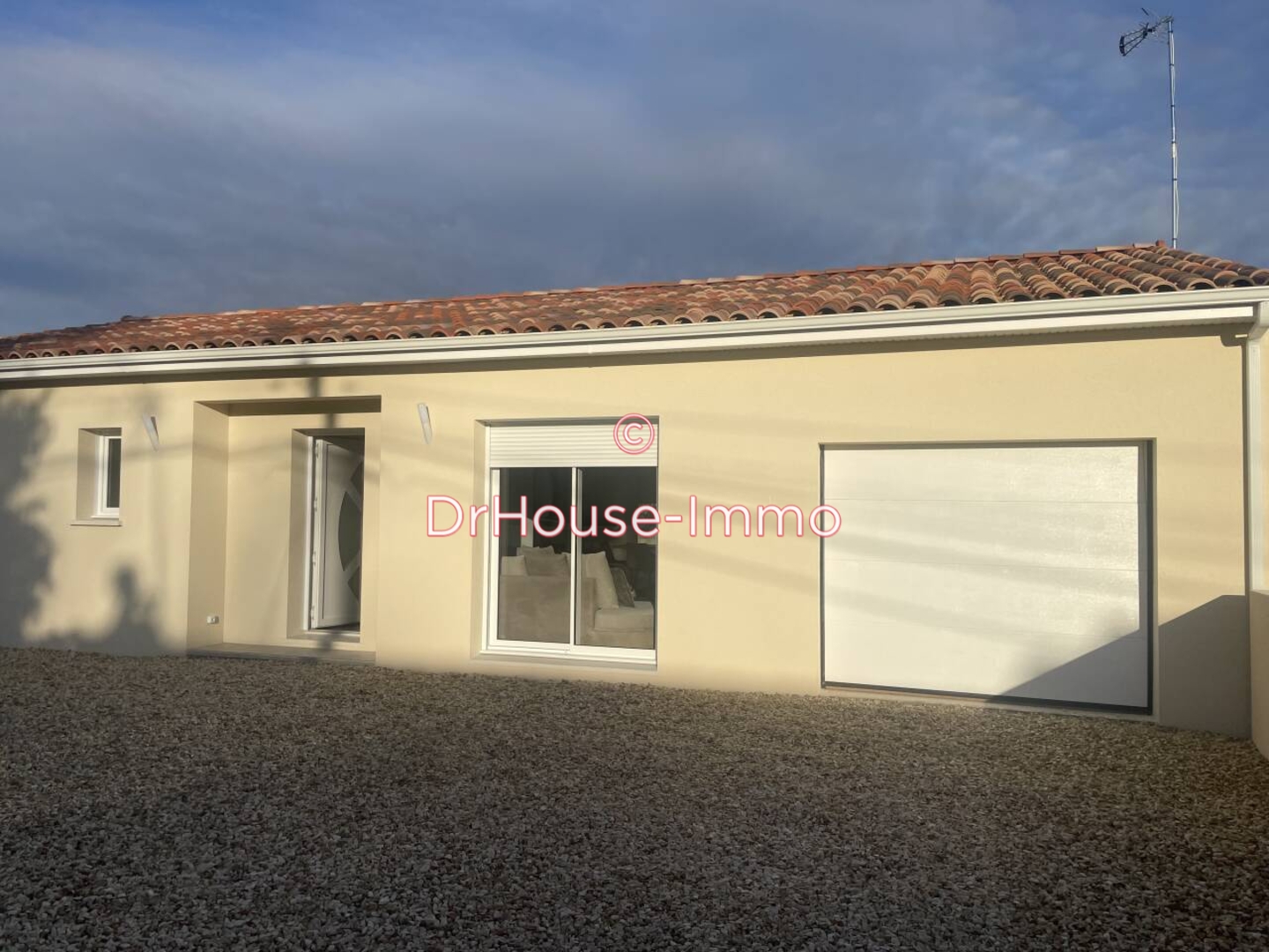 Maison 4 pièces de 138 m² - Gond-Pontouvre (16160)