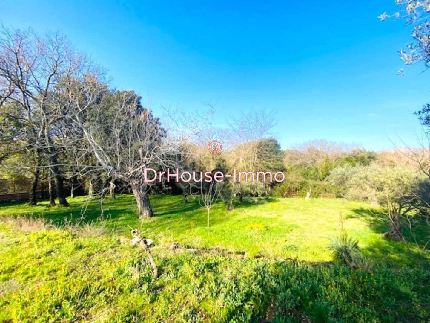Terrain de 870 m² - Uzès (30700)