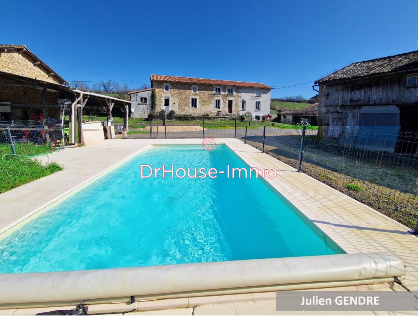 Maison 7 pièces de 203 m² - Pouffonds (79500)