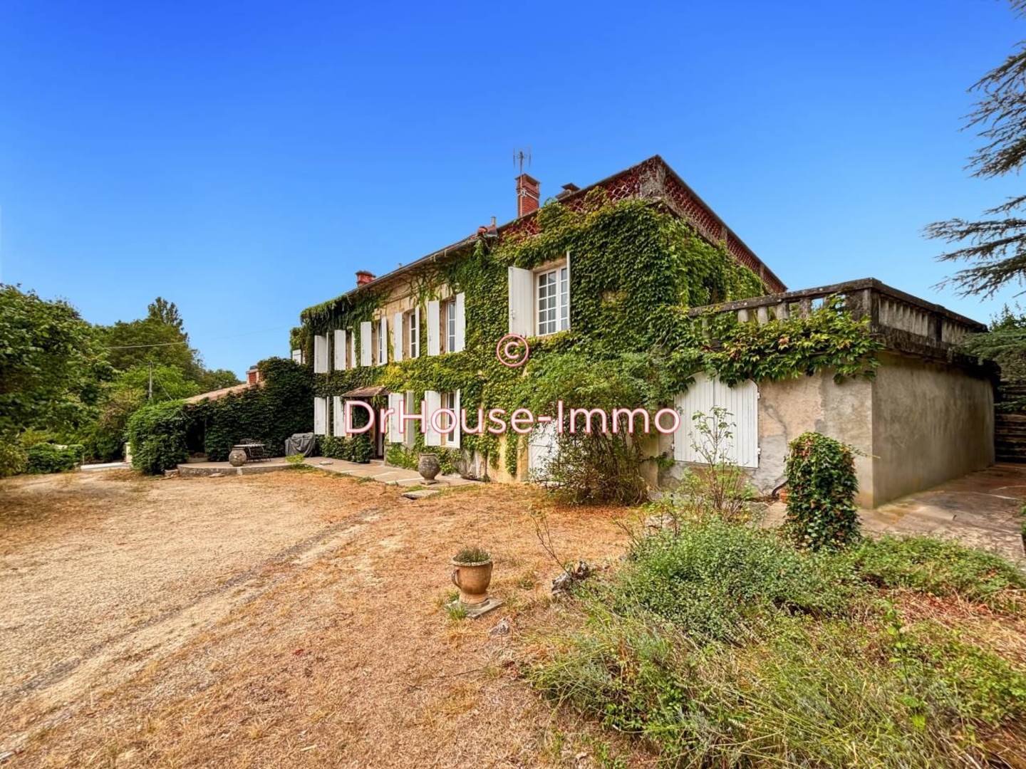 Maison 6 pièces de 241 m² - Targon (33760)