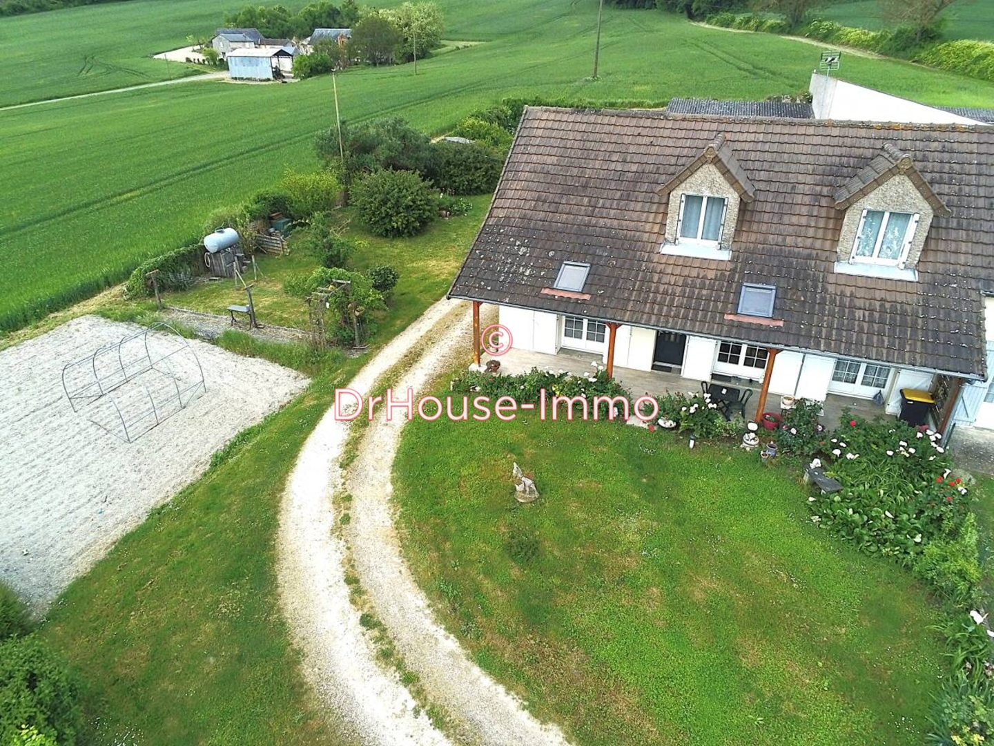 Maison 6 pièces de 172 m² - Antran (86100)