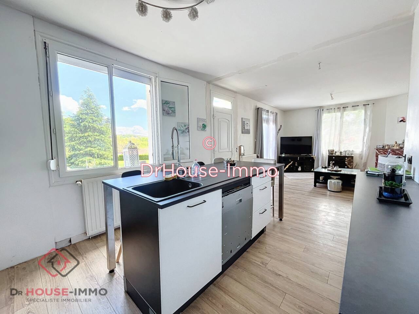 Maison 5 pièces de 97 m² - Neuvic (24190)