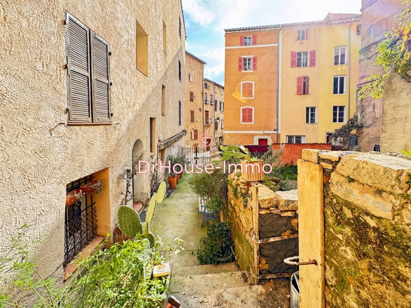 Appartement 2 pièces de 60 m² - Cotignac (83570)