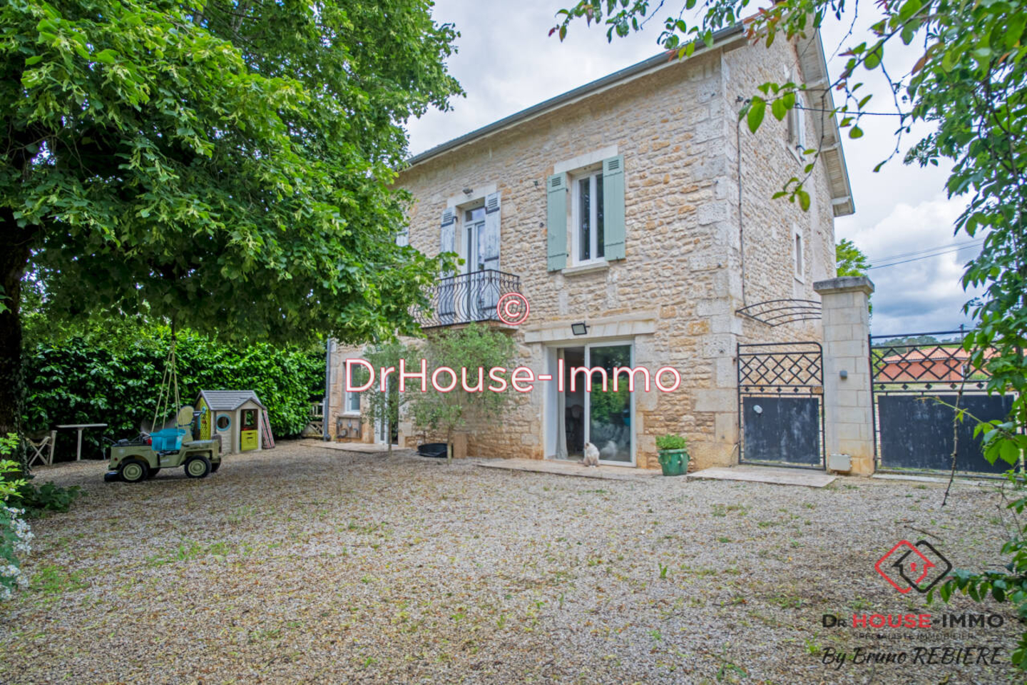 Maison 5 pièces de 189 m² - Savignac-les-Églises (24420)