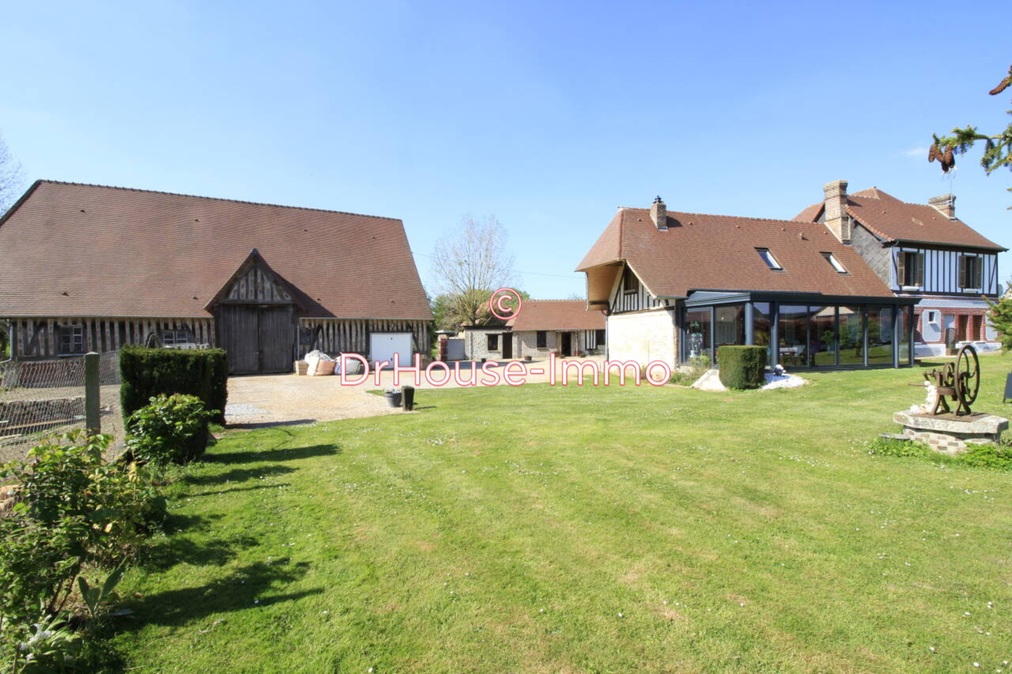 Maison 14 pièces de 290 m² - Le Neubourg (27110)