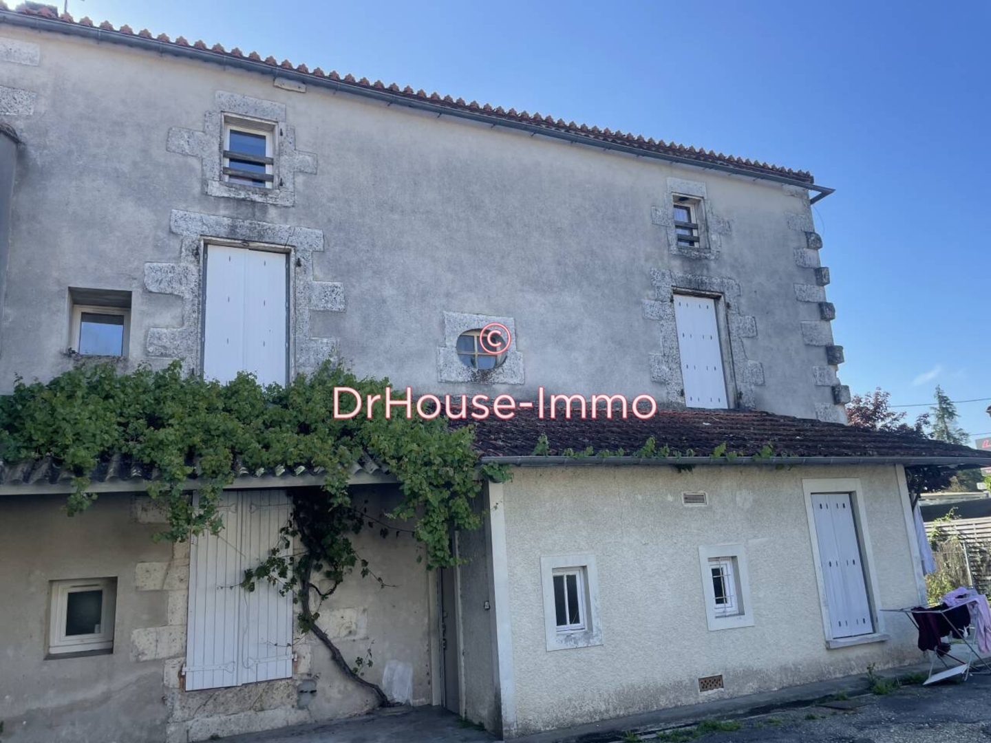 Immeuble 8 pièces de 200 m² - Gond-Pontouvre (16160)