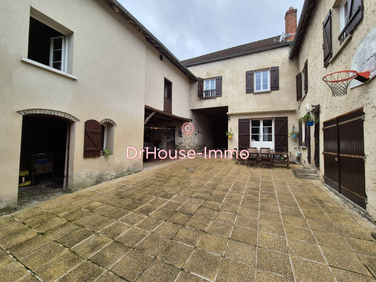 Maison 9 pièces de 224 m² - Mantes-la-Ville (78711)