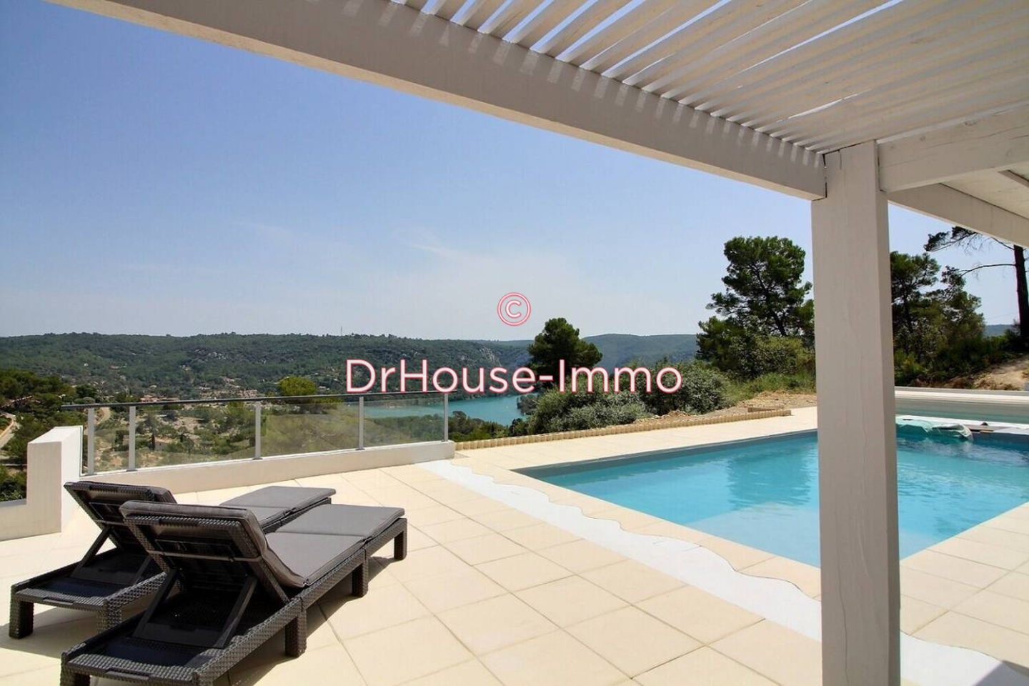 Maison 9 pièces de 227 m² - Esparron-de-Verdon (04800)
