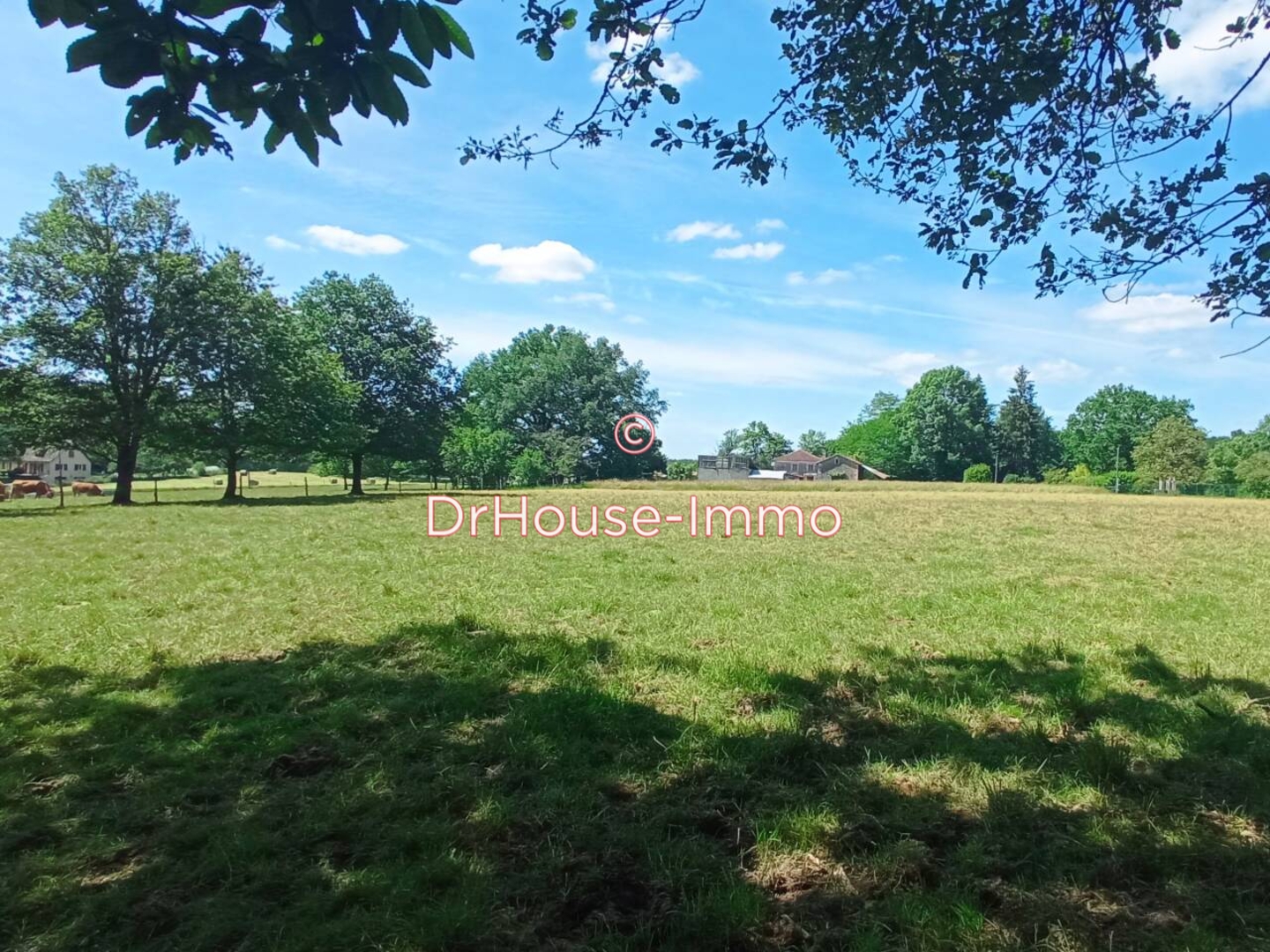 Terrain de 1 825 m² - Agonac (24460)