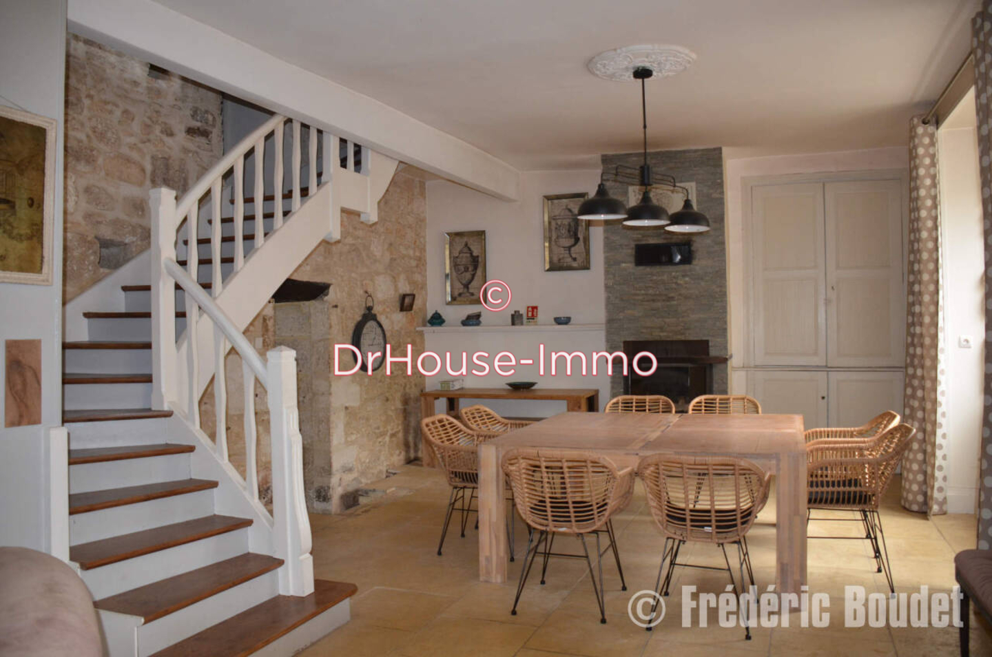 Maison 18 pièces de 435 m² - Savignac-les-Églises (24420)