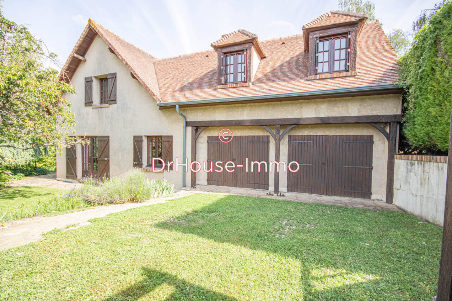 Maison 10 pièces de 217 m² - Auffreville-Brasseuil (78930)