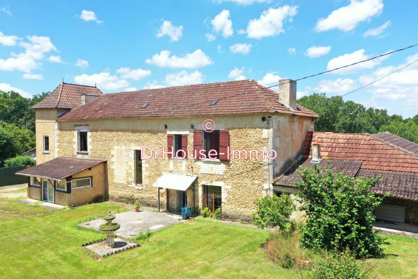 Maison 7 pièces de 250 m² - Breuilh (24380)