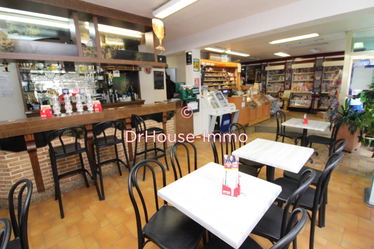 Commerce 9 pièces de 160 m² - Béthune (62400)