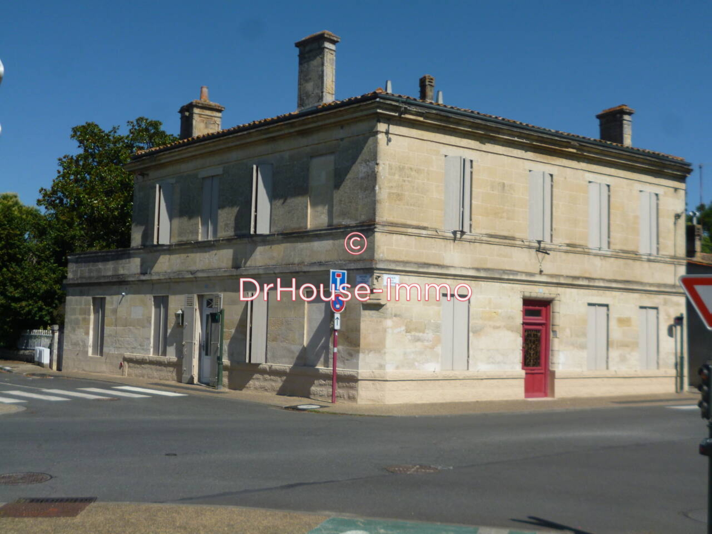 Maison 10 pièces de 270 m² - Saint-Louis-de-Montferrand (33440)