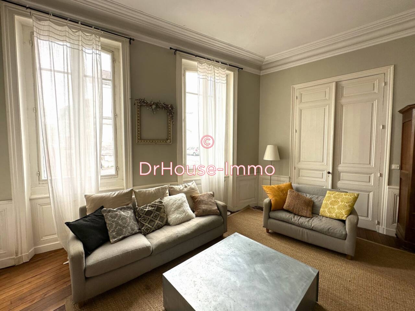 Maison 9 pièces de 205 m² - Angoulême (16000)