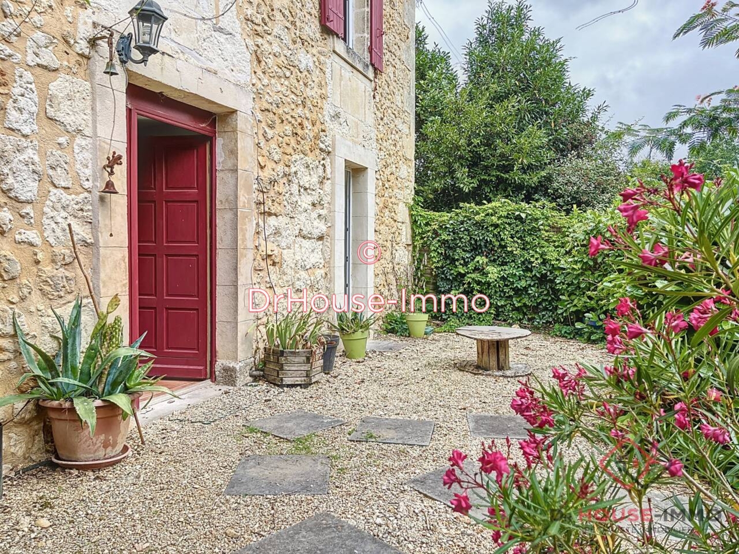 Maison 4 pièces de 156 m² - Douville (24140)