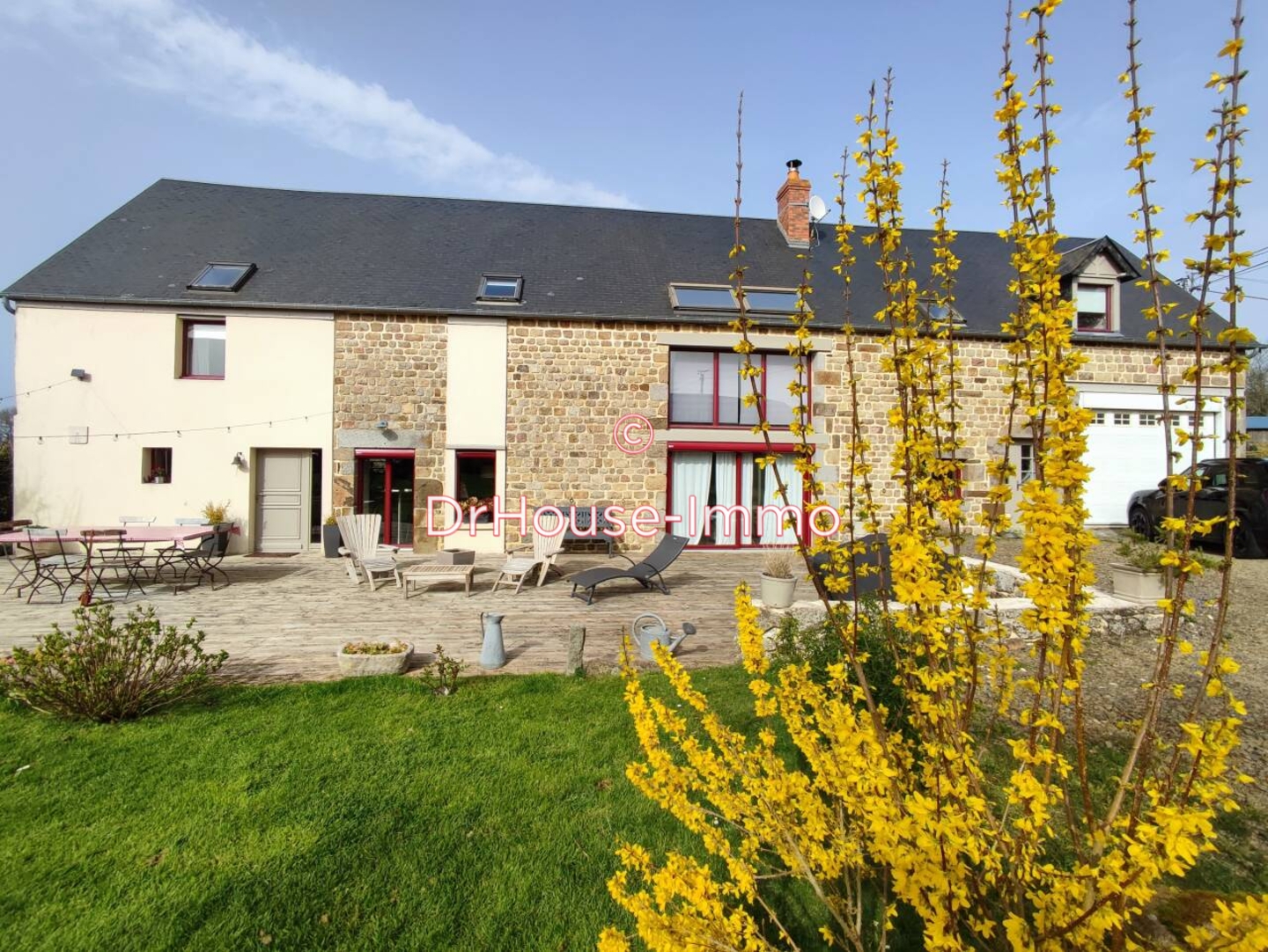 Maison 7 pièces de 225 m² - Vire Normandie (14500)