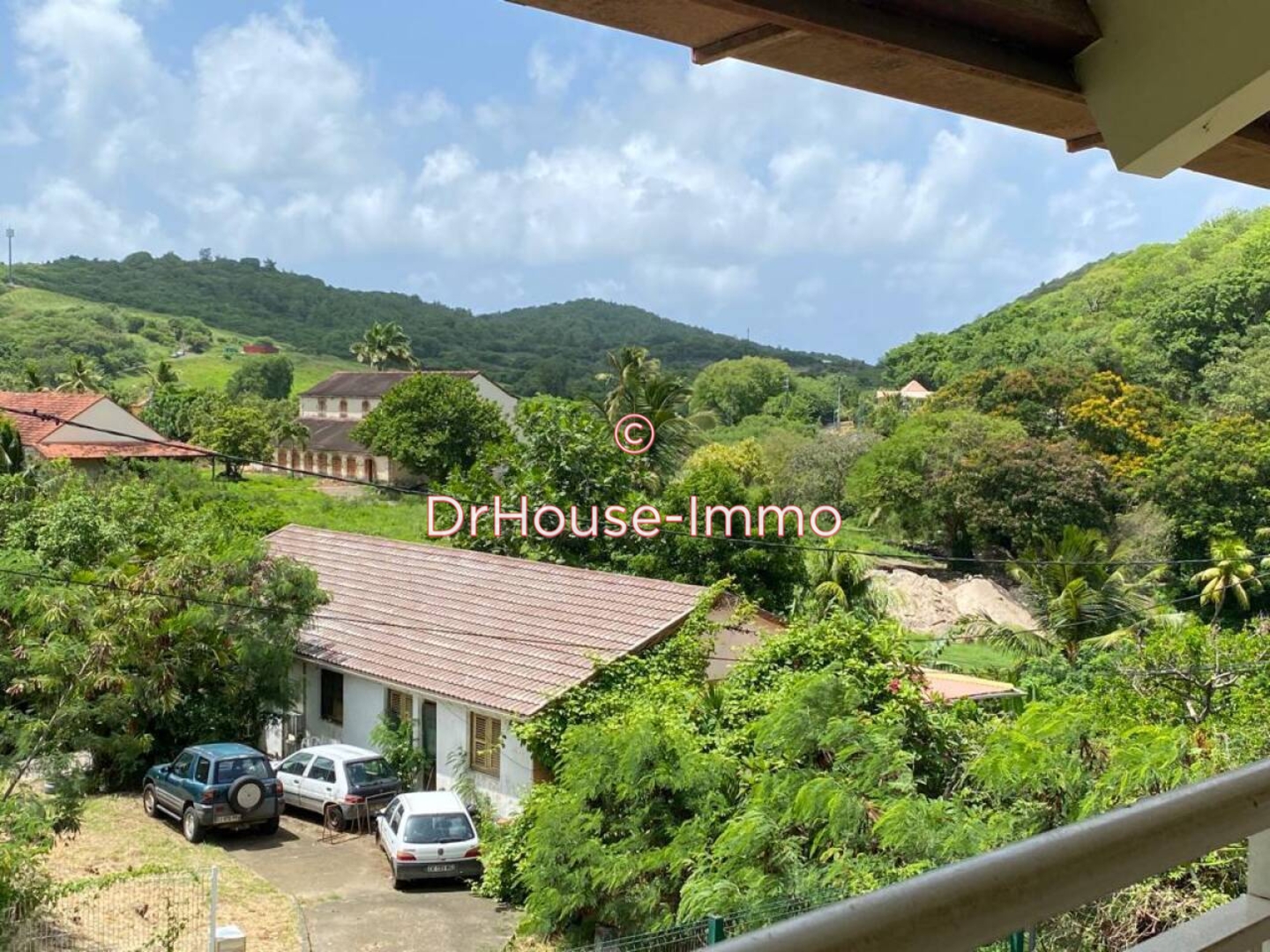 Maison 7 pièces de 200 m² - Sainte-Anne (97227)