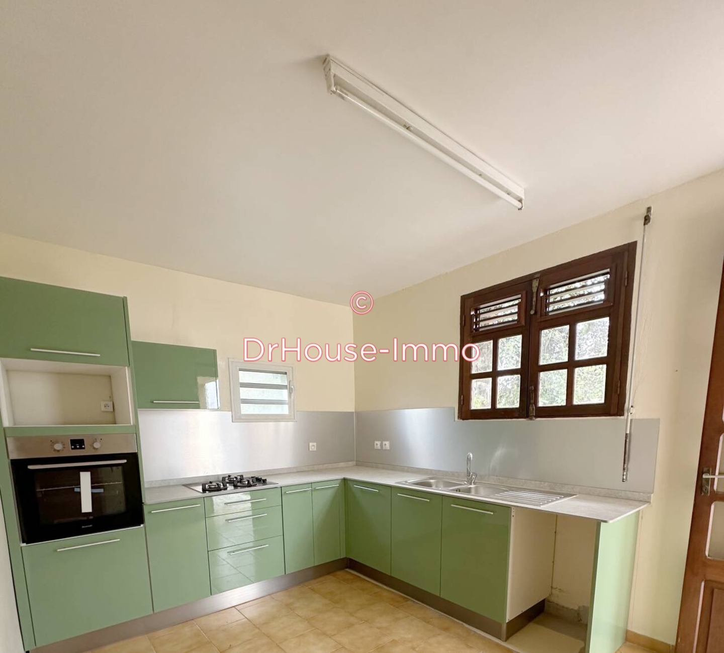 Maison 8 pièces de 125 m² - Robert (97231)