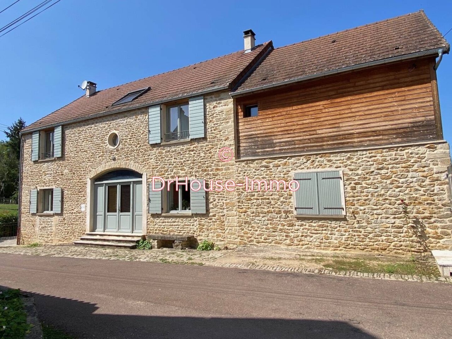 Maison 6 pièces de 256 m² - Avallon (89200)
