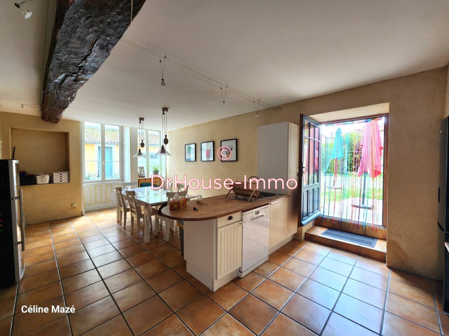 Maison 10 pièces de 210 m² - La Mothe-Saint-Héray (79800)