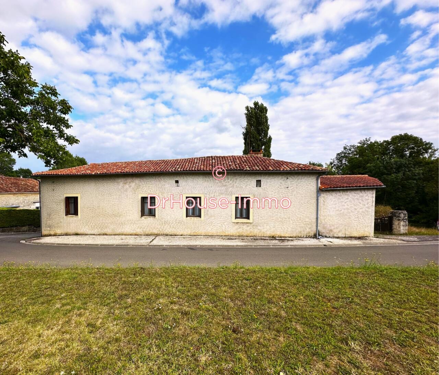 Maison 4 pièces de 82 m² - Chenon (16460)