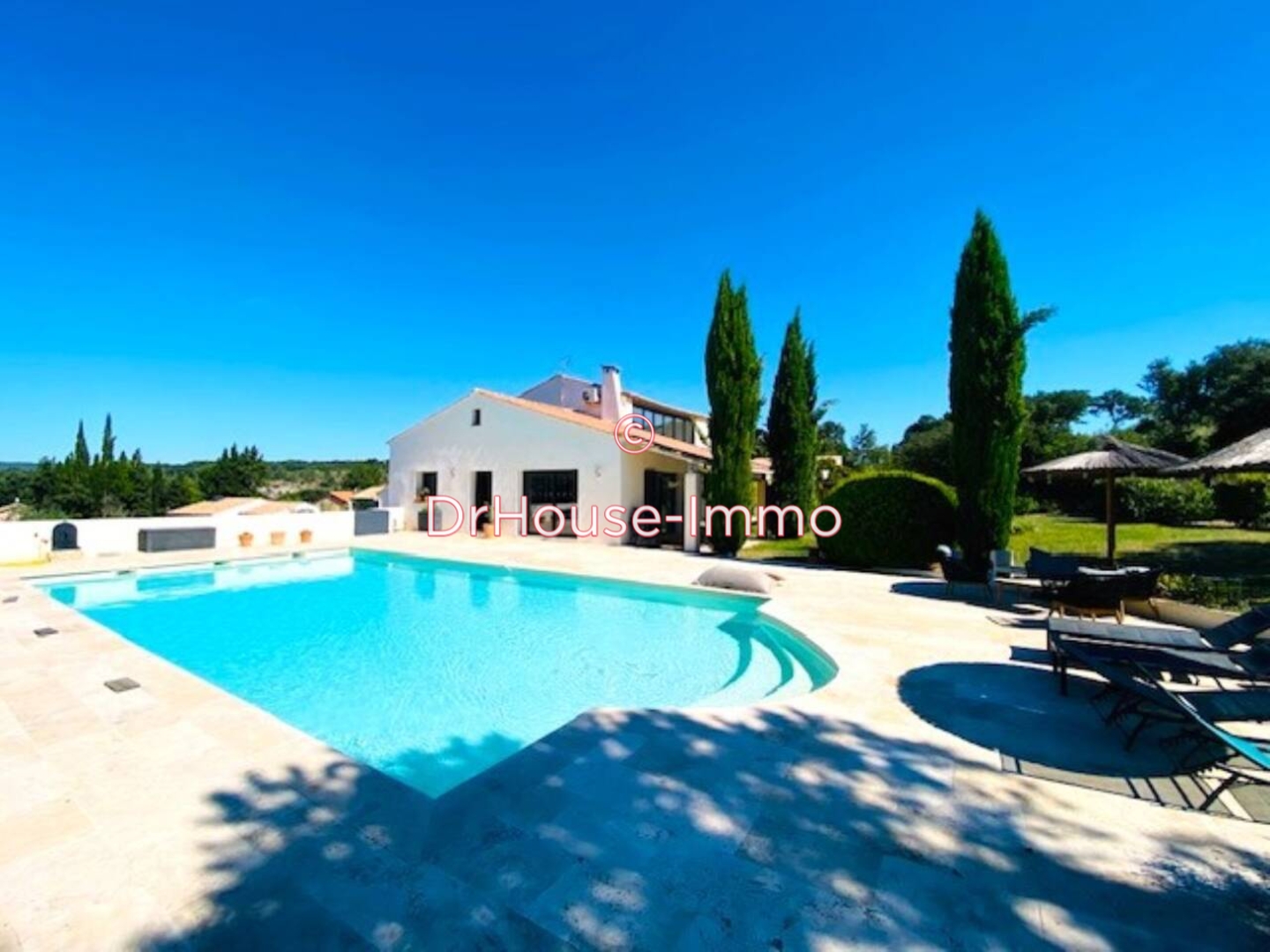 Maison 11 pièces de 360 m² - Uzès (30700)