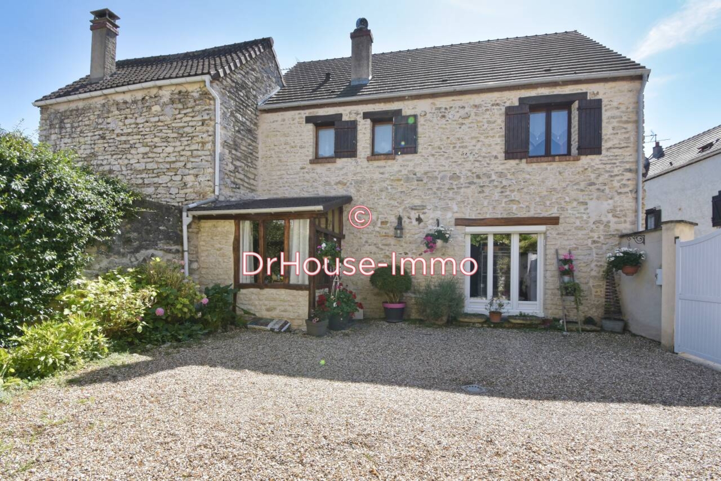 Maison 6 pièces de 130 m² - Issou (78440)