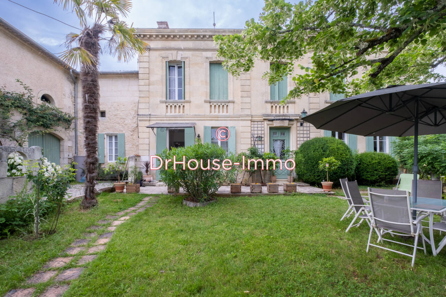 Maison 6 pièces de 322 m² - Targon (33760)