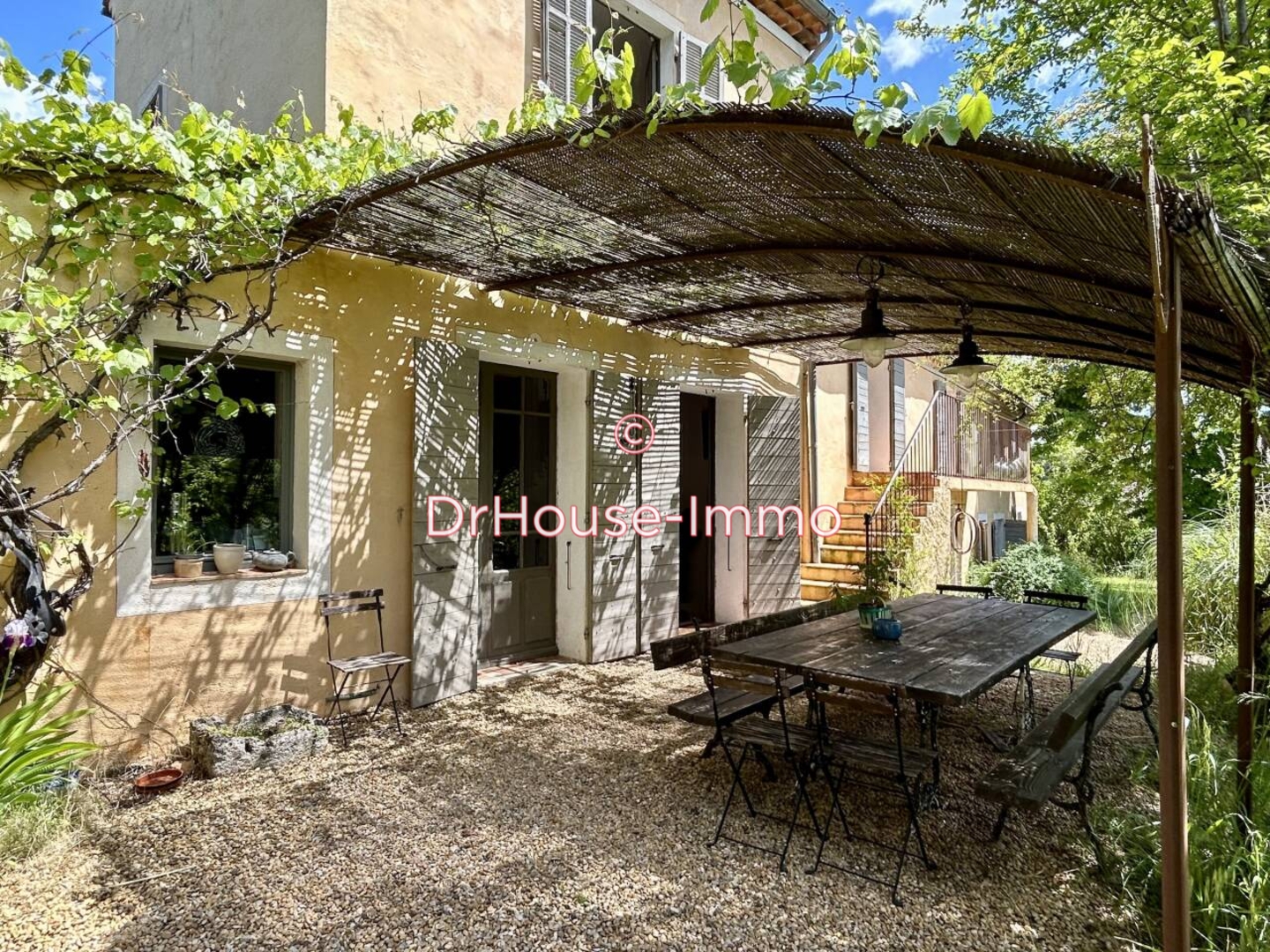 Maison 8 pièces de 180 m² - Villecroze (83690)