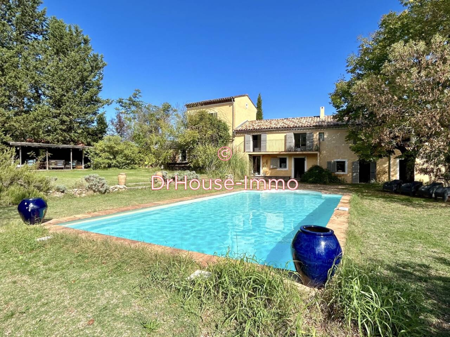 Maison 8 pièces de 180 m² - Villecroze (83690)