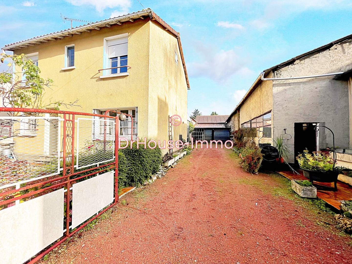 Maison 6 pièces de 100 m² - Vouillé (86190)