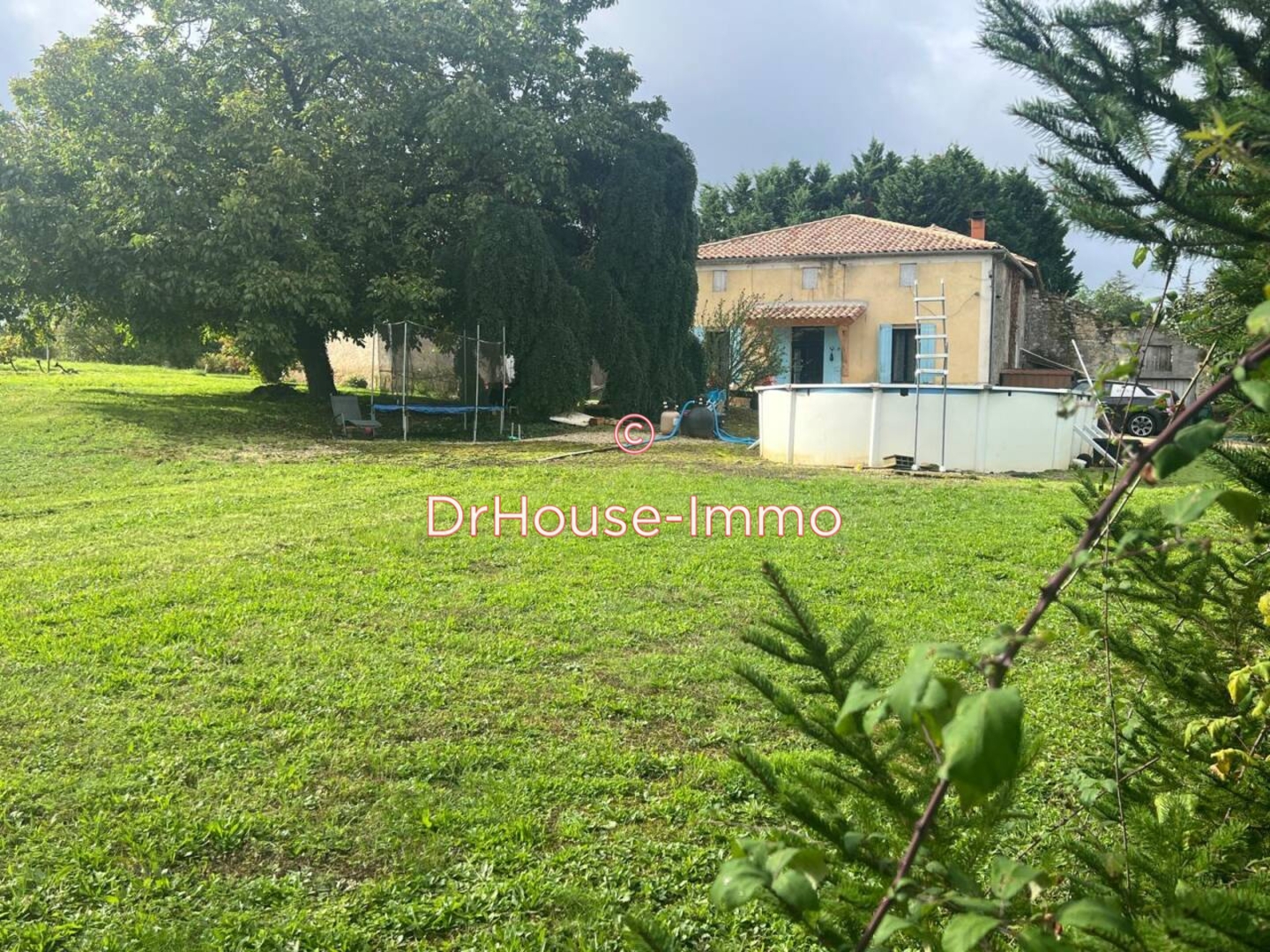 Maison 3 pièces de 140 m² - Sainte-Radegonde (33350)