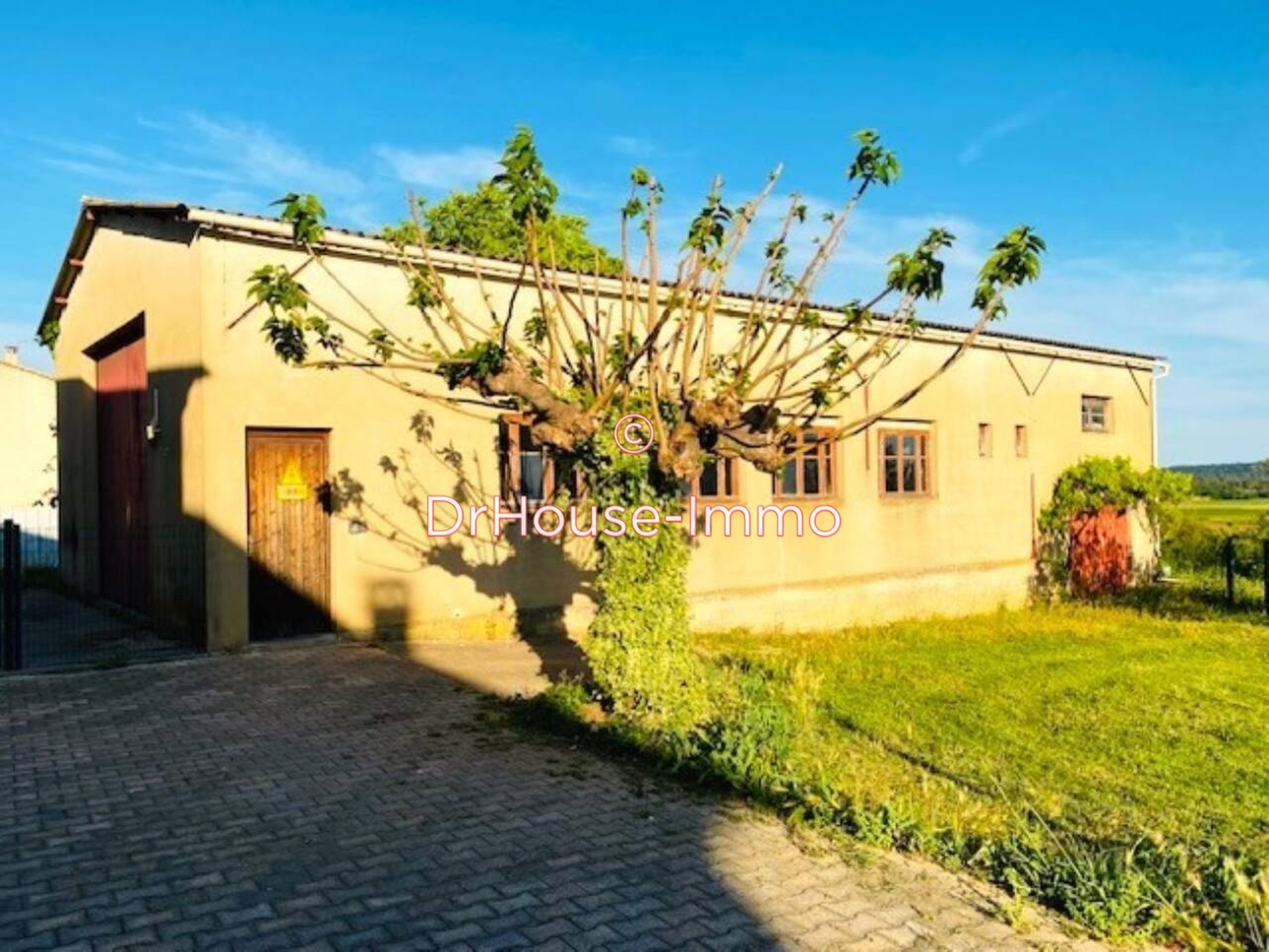 Maison 2 pièces de 250 m² - Uzès (30700)