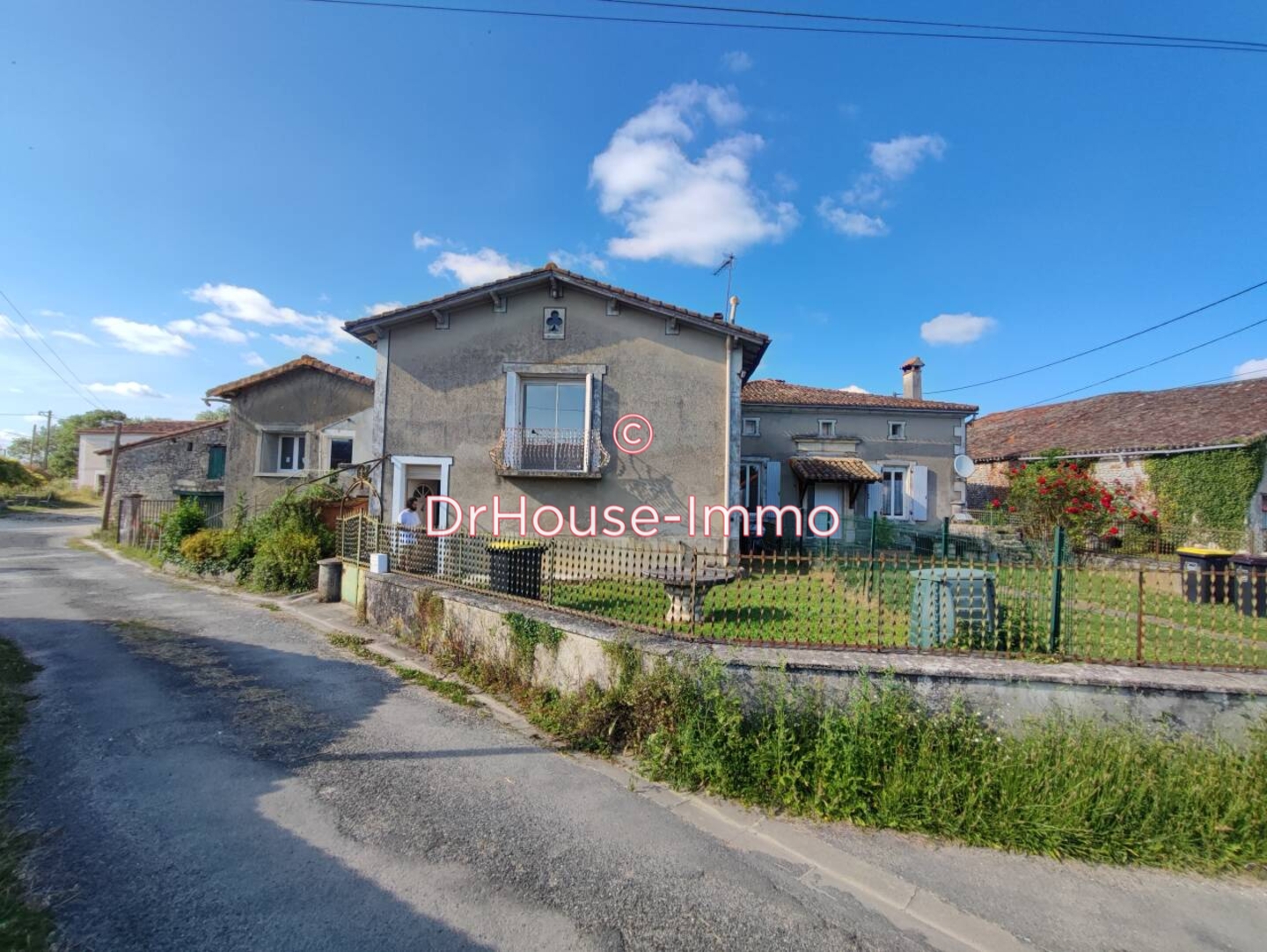 Maison 7 pièces de 192 m² - Plassac-Rouffiac (16250)