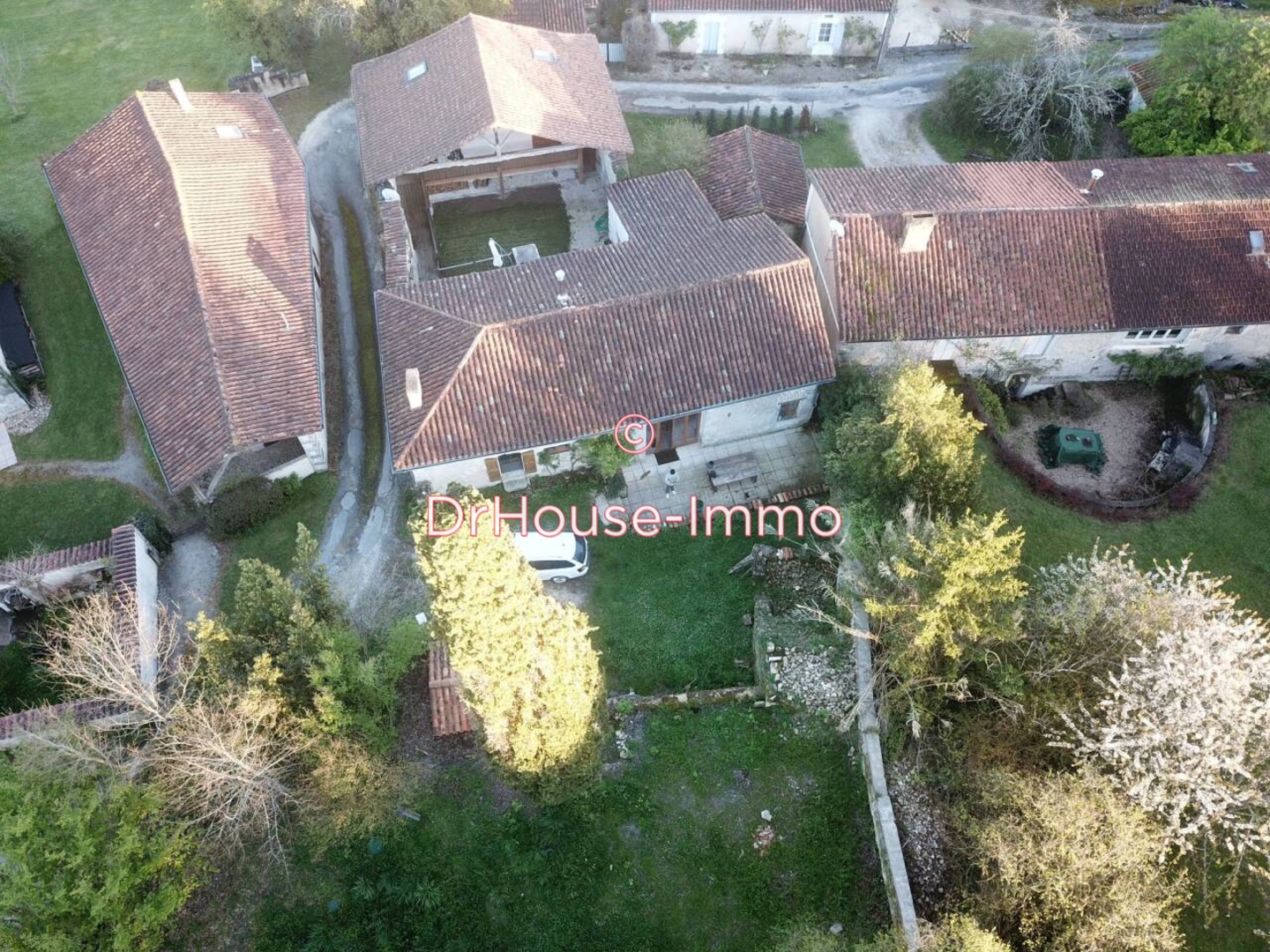 Maison 7 pièces de 180 m² - Saint-Martial-Viveyrol (24320)